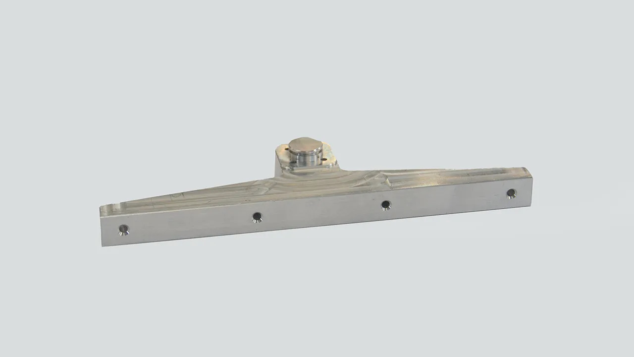 CNC обрабатывая часть