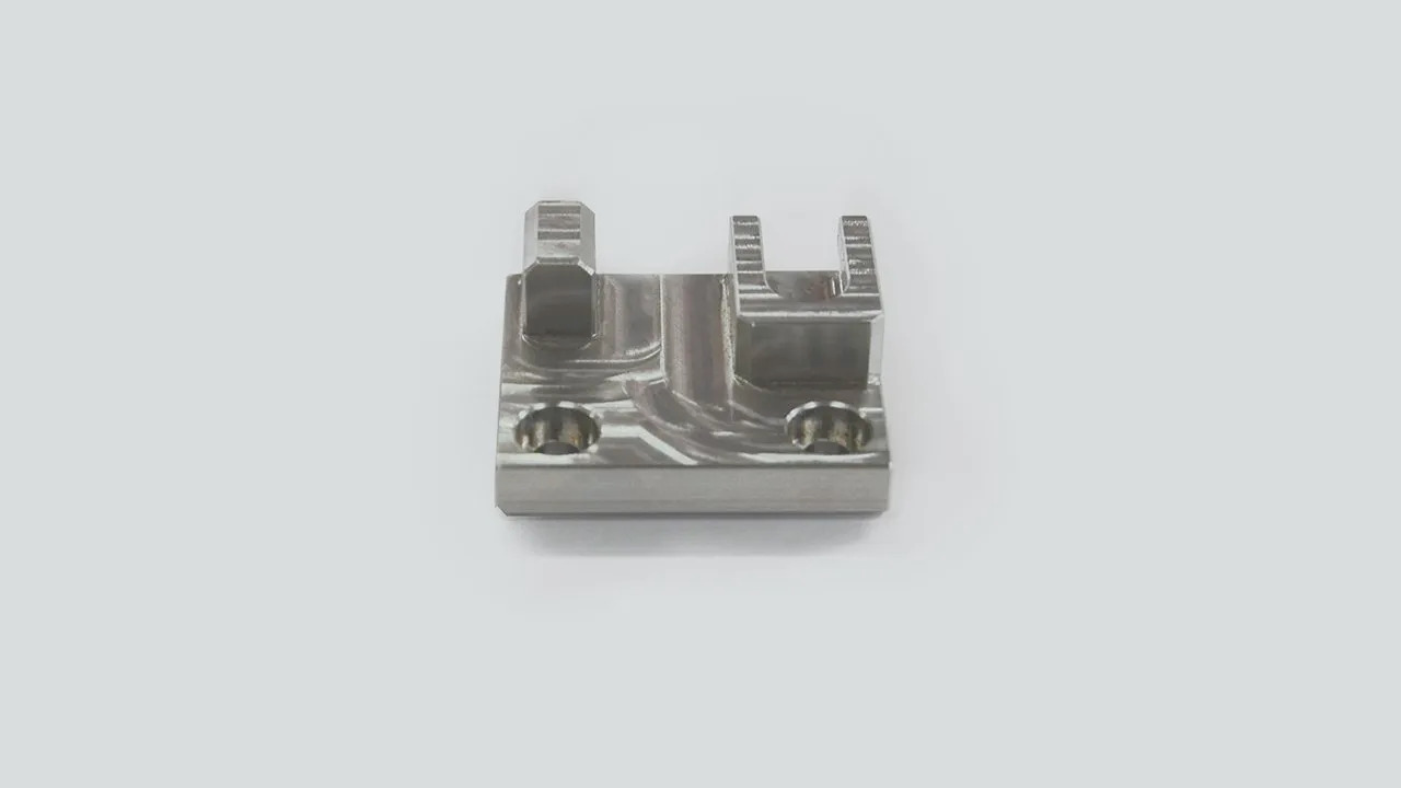 CNC обрабатывая часть