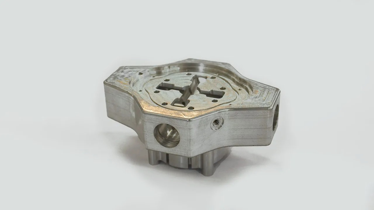 CNC обрабатывая часть