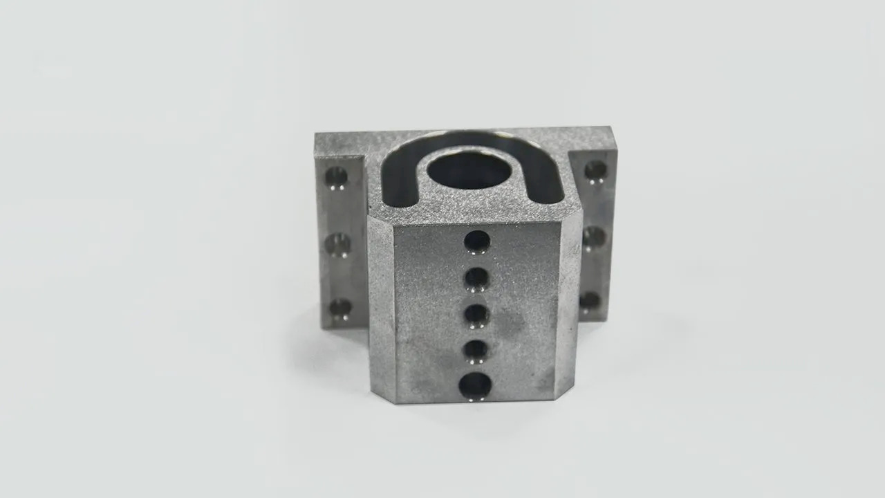 CNC обрабатывая часть