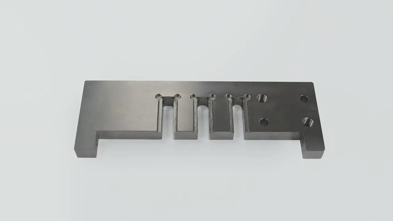 CNC обрабатывая часть